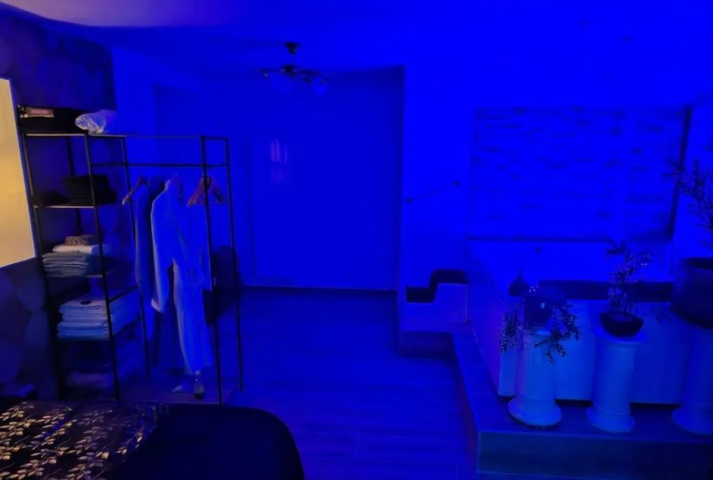 Apartament Love Room, Chambre Deluxe ,Jacuzzi ,Jardin Port-Louis
