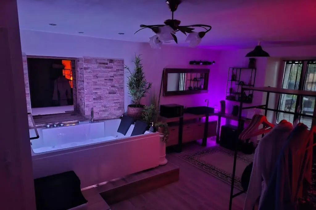 Love Room, Chambre Deluxe ,Jacuzzi ,Jardin location